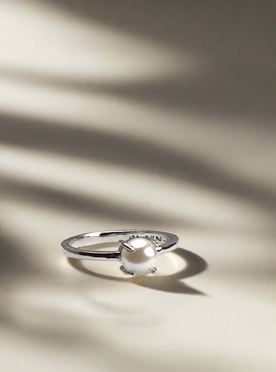 Luna pearl ring