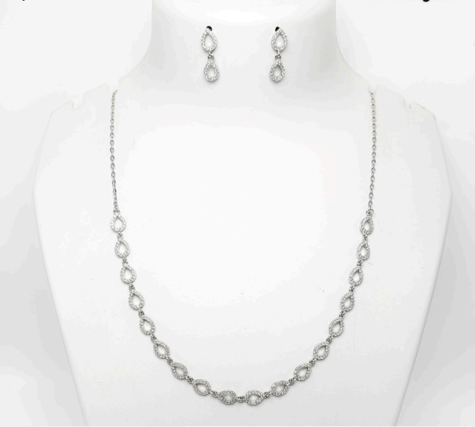 Eternal Twists Silver Necklace Set"