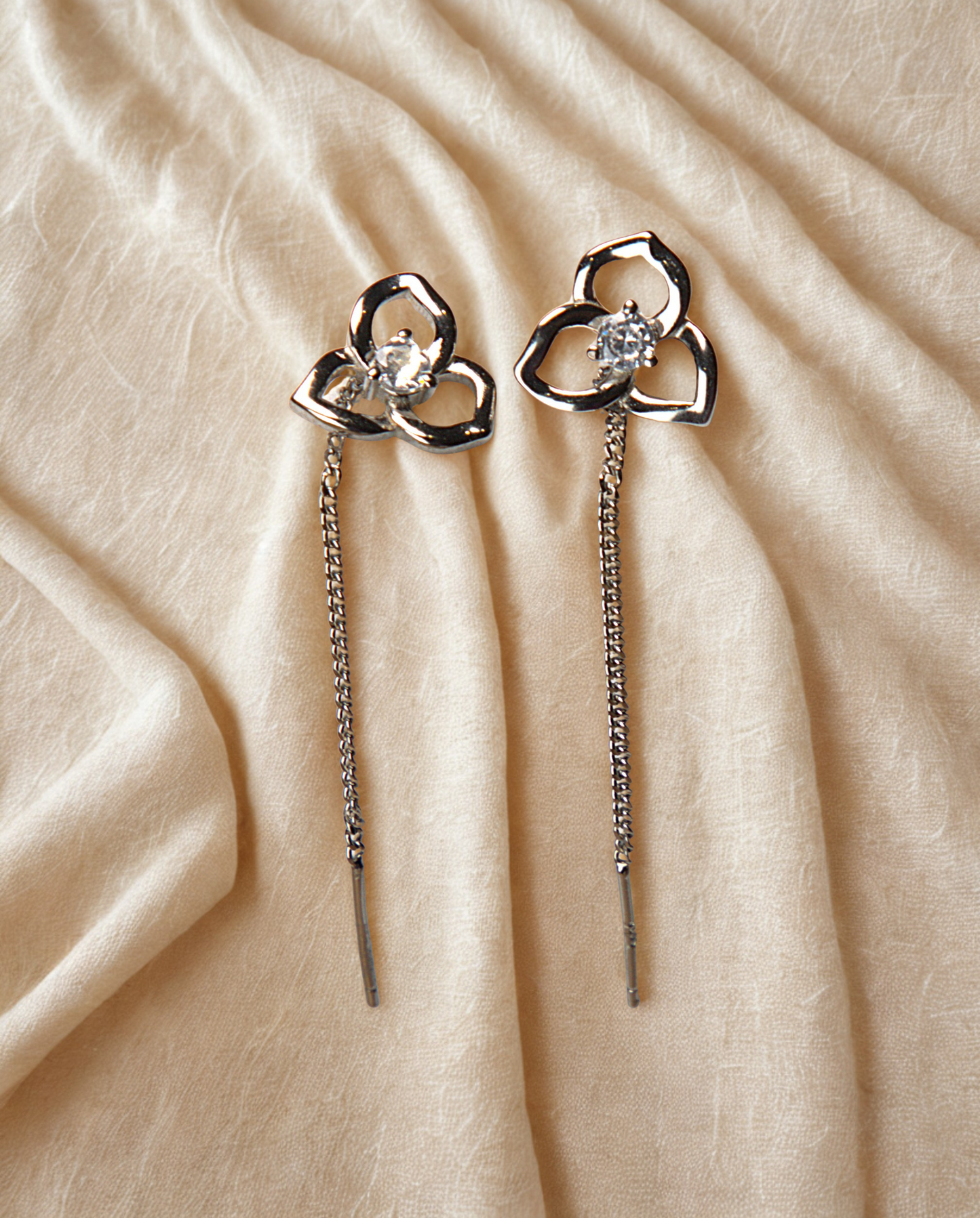 Petal Whisper sui dhaga Earrings