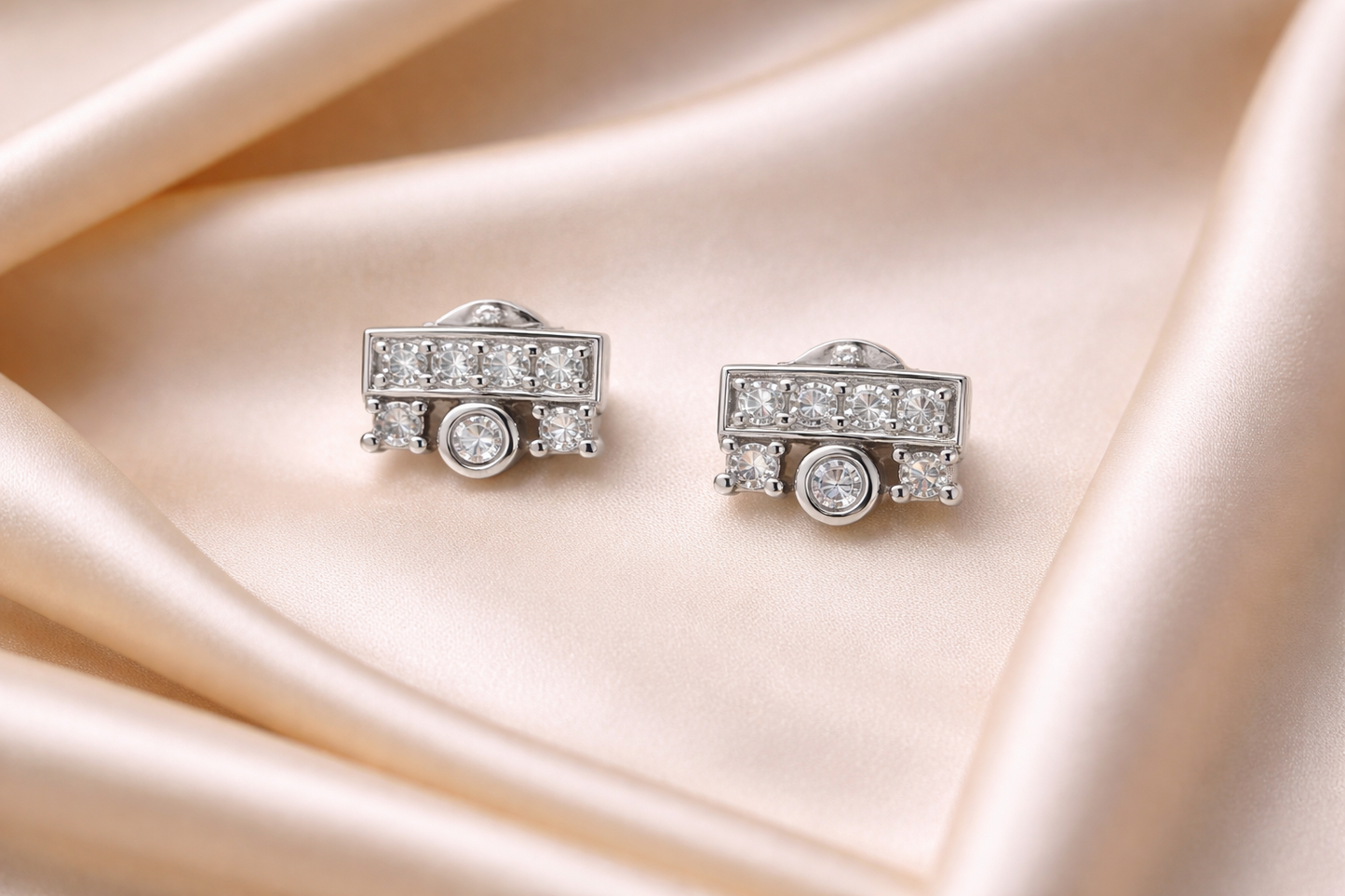 Lumière Bar Studs