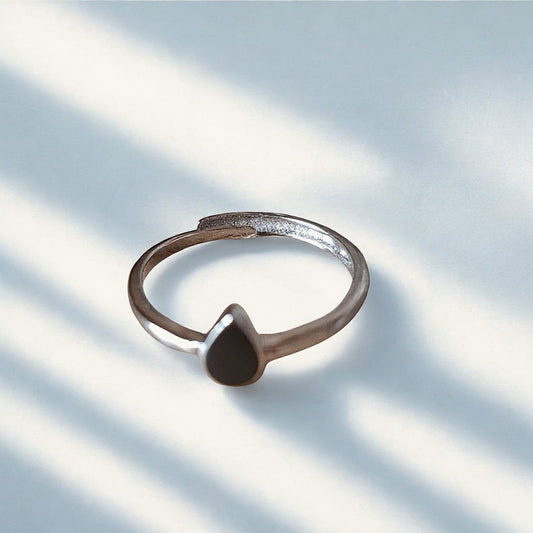 92.5 Silver ring with a black accent on a light blue background