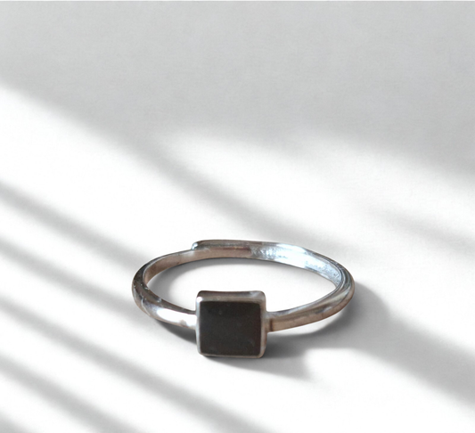 92.5 Silver ring with a black square stone on a light background