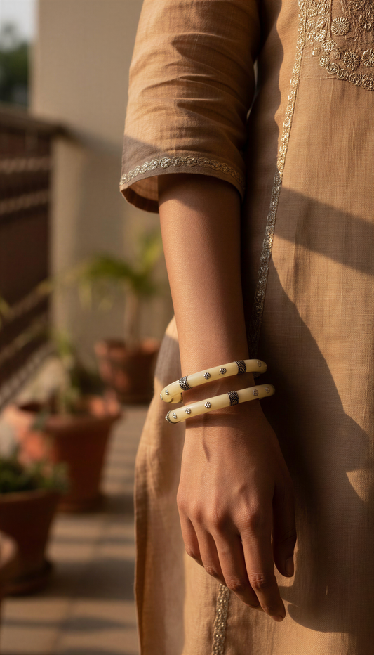 Antique Cream Pola