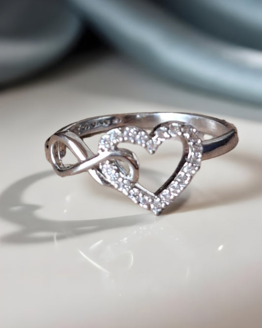 Eternal Heart Knot Ring