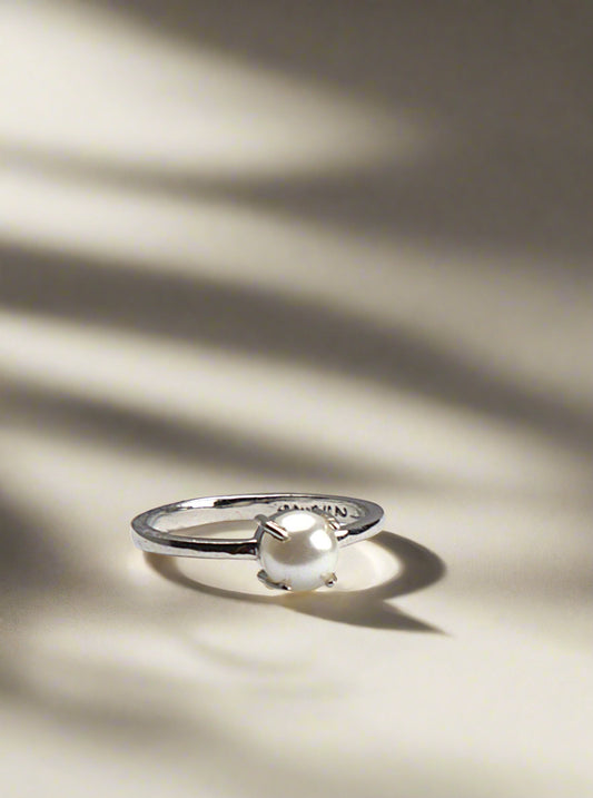 Luna pearl ring