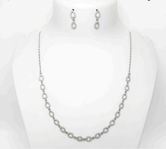 Eternal Twists Silver Necklace Set"
